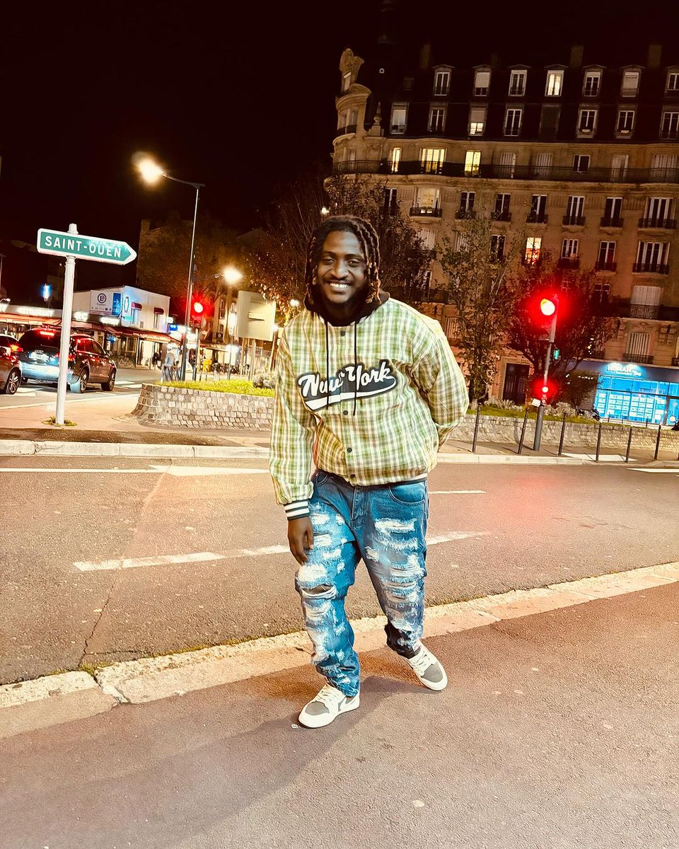 tracecongo's tweet photo. Un mot pour l'artiste Fellow Dryf 😍 ?
P.S. Bo respecter ba yuma ☺️
Rappelons qu’il est en ce moment à Paris avec la troupe #FVicteam pour le concert de @fallyIpupa de ce 25 novembre 2023 🔥
#PremierSurLesHits #TraceCongo #WeAreCongoleseMusic #Fellow https://t.co/eoVkda6WBH