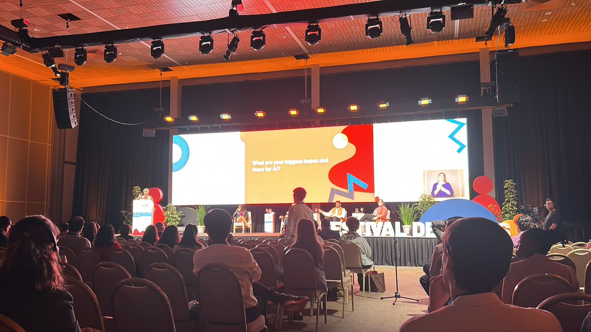 Elqsabesabe's tweet photo. Interesting discussions about data, AI, challenges and opportunities for development #festivaldedatos2023 #UNDP #SDGs https://t.co/QCvEv9sm8R