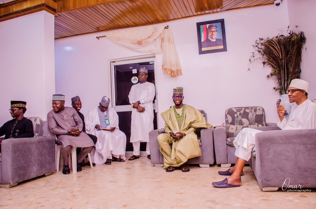 Buharisallau1's tweet photo. Group of Hausa Musicians #MURYADAYA Paid a courtesy visit to former President, Muhammadu Buhari in his hometown Daura.

KUNGIYAR MAWAKAR HAUSA MAISUNA MURYA DAYA TAKAI ZIYARAN SADA ZUMUNCI GA MAIGRMA TSOHON SHUGABAN KASA MUHAMMADU BUHARI A GIDAN SA DAKE DAURA. https://t.co/nblMLhUz91