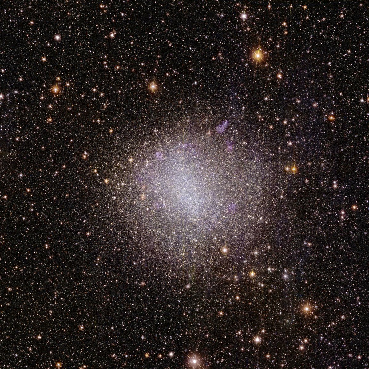 German_Fdz's tweet photo. Hoy estrenamos nuevos ojos, #Euclid.
Nunca antes un telescopio había sido capaz de tomar imágenes astronómicas tan nítidas sobre un área tan grande del cielo mientras miraba tan profundamente en el universo distante. https://t.co/n88QJiFI77