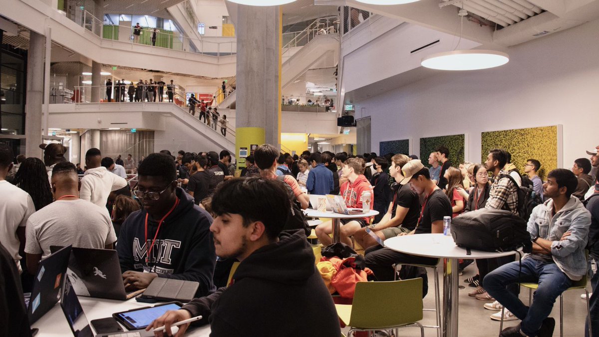 Hundreds of students recently spent a weekend at SEAS for HackHarvard, an annual hackathon in which teams had 36 hours to design and pitch products. This year's theme was 'Hack to the Future.” buff.ly/470gXRj