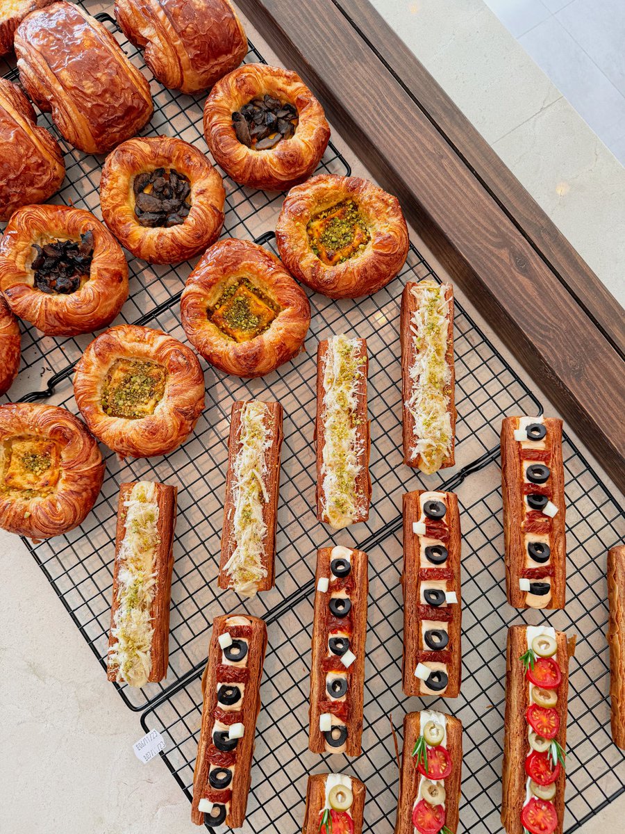 CoffeeinR's tweet photo. A place 

بيكري جديد في الرياض مكانهم بسيط وجميل يقدمون خيارات من القهوة والمخبوزات ♥️🥐

📍الرياض - العقيق 
https://t.co/8sSRQBORA2 https://t.co/0RigOqAOPJ