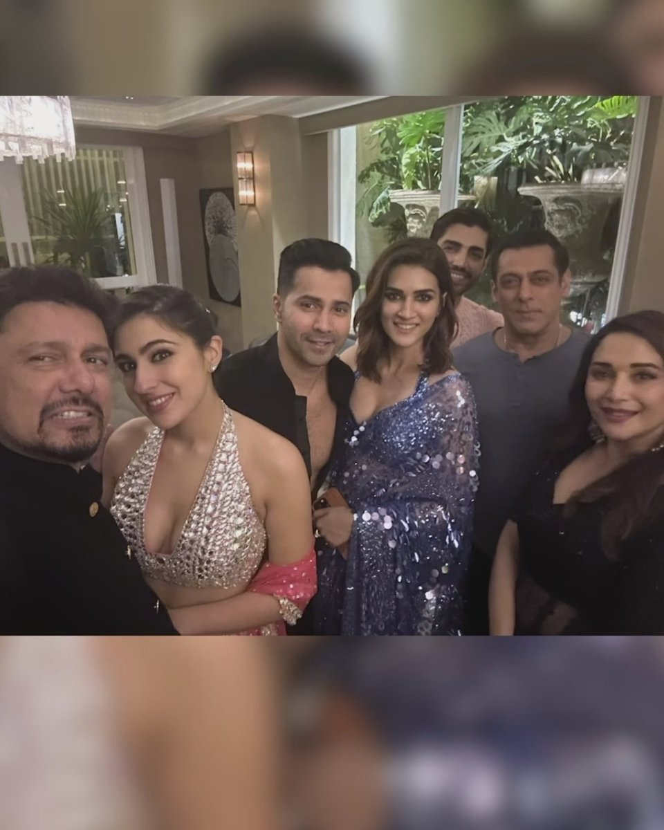 CDramaUpdates's tweet photo. #MadhuriDixit poses with #SalmanKhan at #ManishMalhotra's Diwali party. 💜

#HumaQureshi #SaraAliKhan #VarunDhawan #KritiSanon #PoojaHegde https://t.co/xXz3p6L8kN