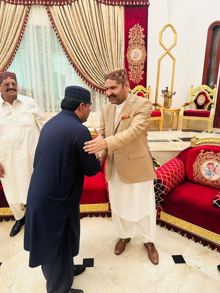 SaddamH76264314's tweet photo. Honourable Feroze Jamali president PPP District Naushahro Feroze met with Sardar Ali gohar khan mahar at Gohar Plus Khangargh Ghotki.
@BBhuttoZardari
@FerozeJamali
#InshAllahNA206CandidateFerozeJamali #NA206 #PppDigitalNaushahroFeroze #SmtPppDisttNf #PresidentPppDisttNf https://t.co/mymqaqz0yp