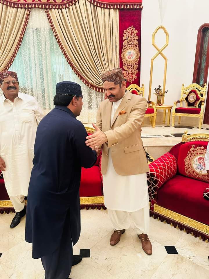 SaddamH76264314's tweet photo. Honourable Feroze Jamali president PPP District Naushahro Feroze met with Sardar Ali gohar khan mahar at Gohar Plus Khangargh Ghotki.
@BBhuttoZardari
@FerozeJamali
#InshAllahNA206CandidateFerozeJamali #NA206 #PppDigitalNaushahroFeroze #SmtPppDisttNf #PresidentPppDisttNf https://t.co/mymqaqz0yp