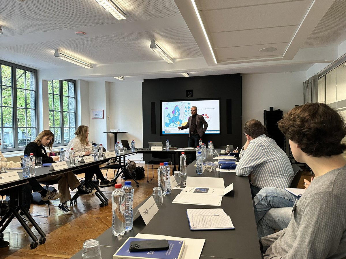 HansVDD's tweet image. Second edition of the European Parliament Training Programme for Young journalists in Brussels. 

The training (3 days) is a European Parliament programme managed by @BelgaNewsAgency 

More info/Candidate? eutraining.belga.be

#EUtraining #Belga

@JoanaHostein @DelphineColard