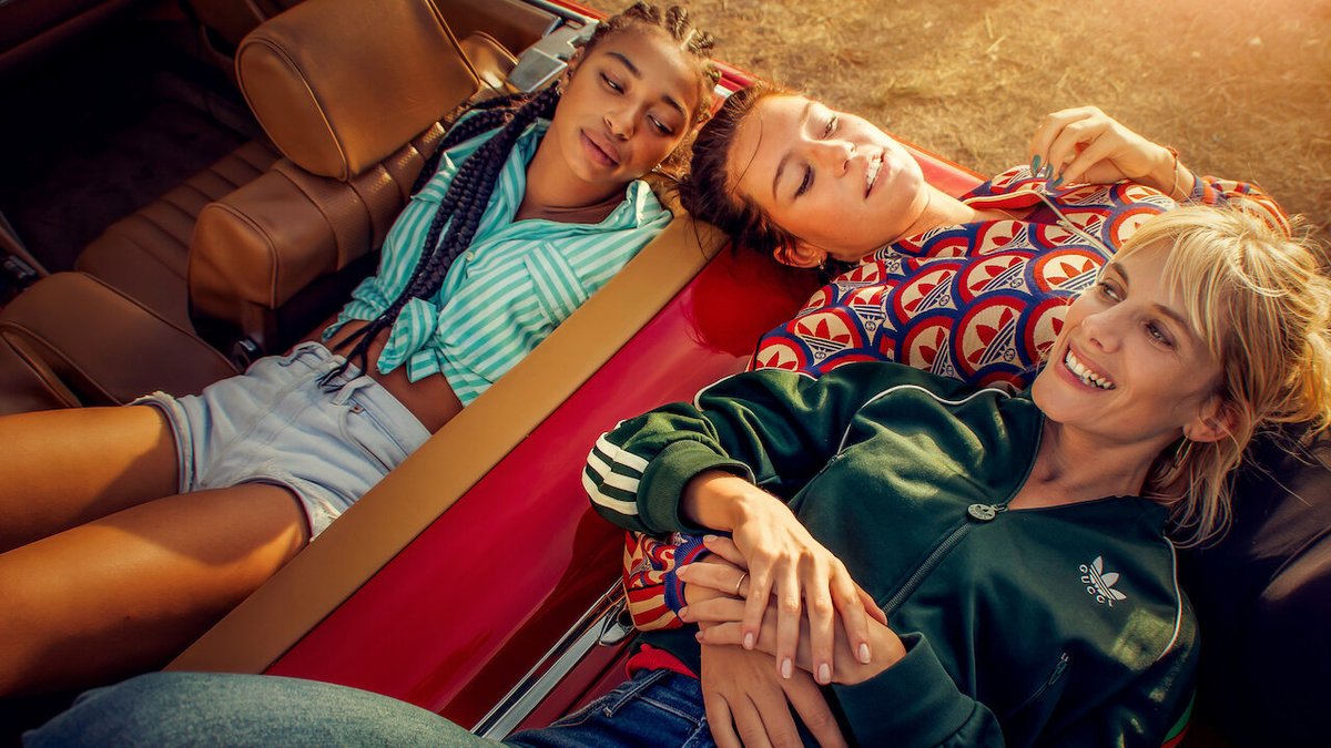 넷플하는 사람은 무조건 여도둑들 보세요.. 여자 셋이서.. 가족을 꾸립니다.. 사랑을 하고 모험을 해요.. 영화가 아름답고 노래도 좋아요.. 여자들이...