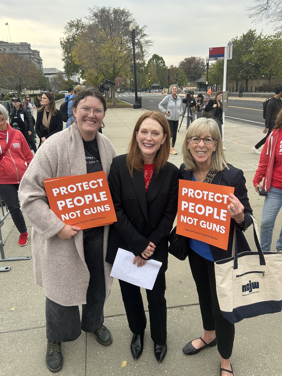 Thank you Julianne Moore & @Everytown @MomsDemand @ndvh @sj_action @nnedv @WithoutViolence for putting survivors before guns. #Rahimi #SCOTUS #ProtectSurvivors @NCJW