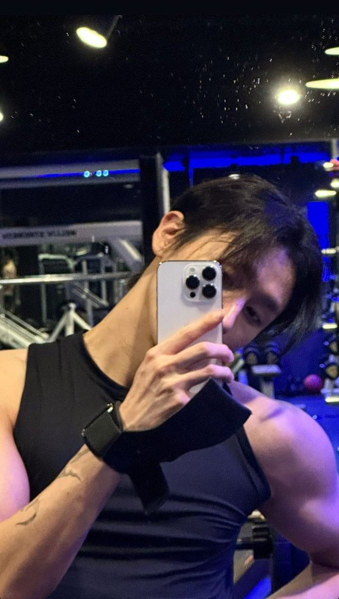 thinkrkyun's tweet photo. im on my knees sir🫡
#IM #아이엠 #CHANGKYUN #창균 
#MONSTAX #몬스타엑스 https://t.co/jdagmGxGKn
