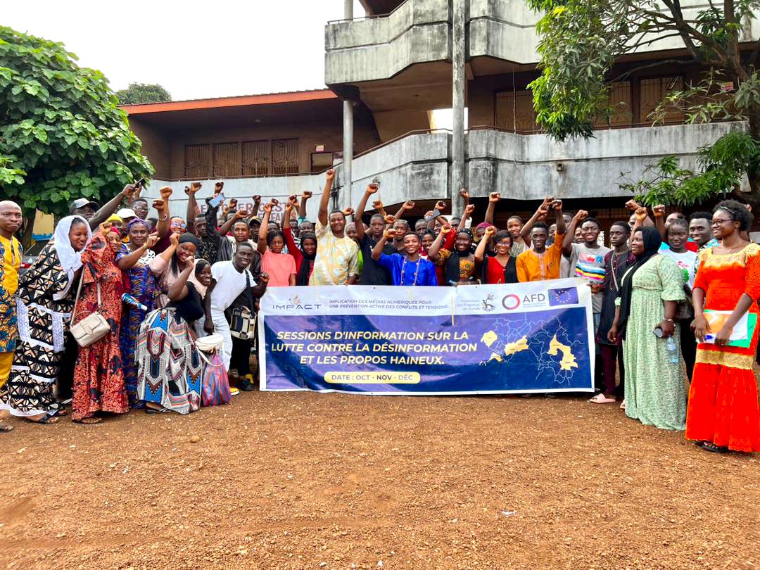 ablogui's tweet photo. 📢 Nos sessions d’information sur la lutte contre la désinformation et les propos haineux continuent à Conakry.
ℹ️💬 Après Ratoma et Dixinn, place à la commune de Matoto où nous étions ce samedi 04 novembre 2023 avec les citoyens dans le cadre du #ProjetIMPACT.
#ABLOGUI #KIBARO https://t.co/xUmpdSDVVf