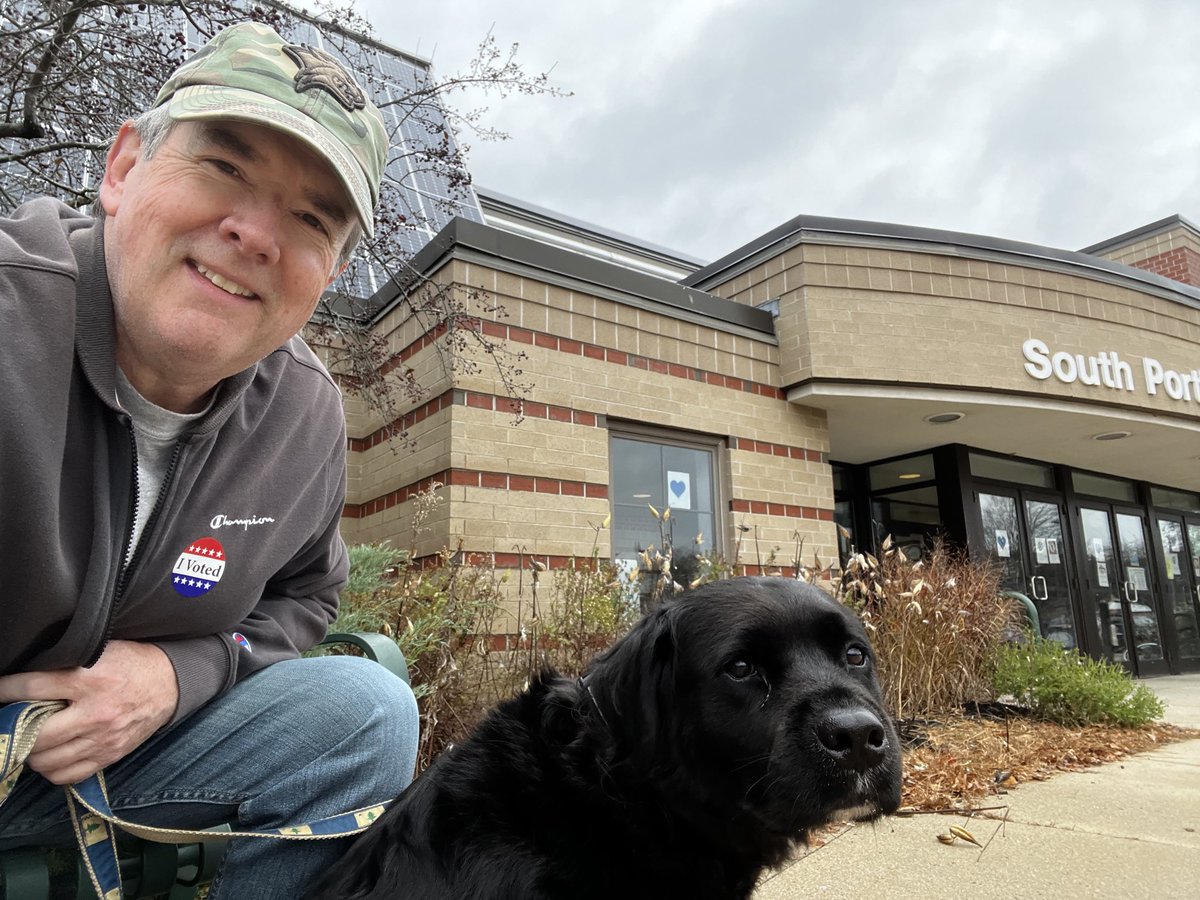 Here’s a reminder from Fitzy to exercise your right to be heard on this Election Day. 🇺🇸He’d love to vote, but the best he can do is wait patiently while Mom is inside casting her ballot.