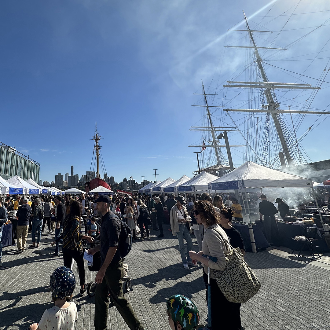 Taste of the Seaport, the annual neighborhood food festival returns this Saturday, November 11. Get your tickets to enjoy local restaurants and engaging family-friendly activities, while raising funds to support local public schools. seaportmuseum.org/taste-of-the-s…