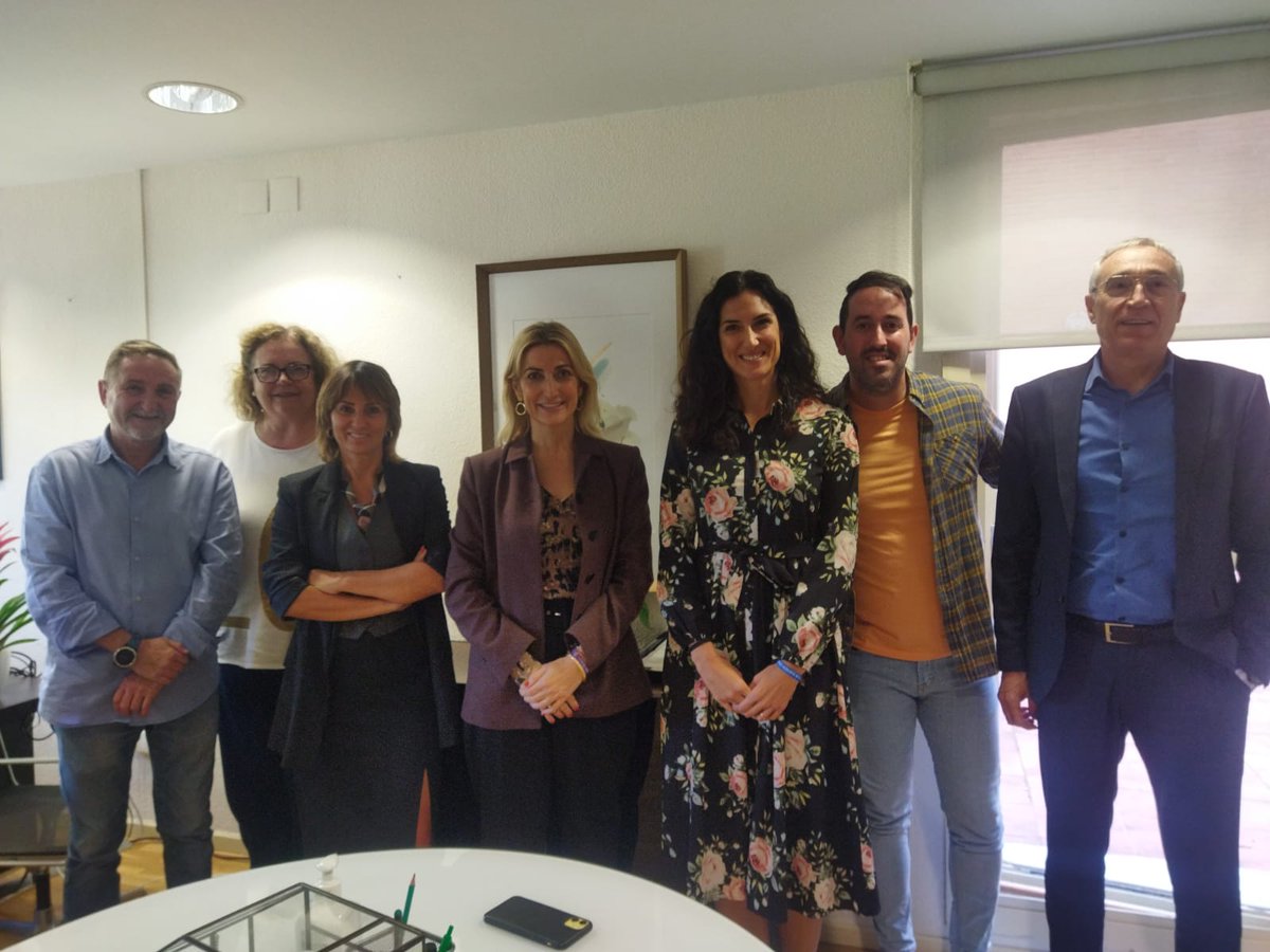 👥La DG de Personal Docent, Sonia Sancho, acompanyada pels subdirectors José Pascual Hernández, Nuria Soler i Gisela Blasco s'han reunit este matí amb representants de l'Associació de Direccions d’Escola Pública (ADEP-PV).