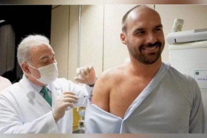 abocadelobo's tweet image. Sigam o exemplo de MICHELLE BOLSONARO, EDUARDO BOLSONARO e FLÁVIO BOLSONARO
TOME VACINA!

VACINA É VIDA