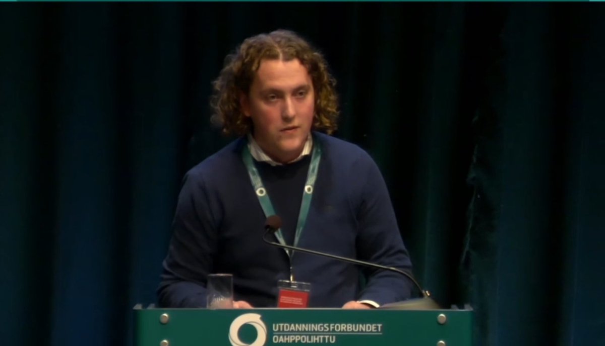 Petter (@petteralo) on Twitter photo Jeg vil takke for muligheten til å hilse landsmøtet i går. Samtidig vil jeg på vegne av <a href="/Elevorg/">Elevorganisasjonen</a> ønske <a href="/geirro/">Geir Røsvoll</a> lykke til som ny leder av @utdanningsf #udflm23 Jeg vil takke for muligheten til å hilse landsmøtet i går. Samtidig vil jeg på vegne av <a href="/Elevorg/">Elevorganisasjonen</a> ønske <a href="/geirro/">Geir Røsvoll</a> lykke til som ny leder av @utdanningsf #udflm23