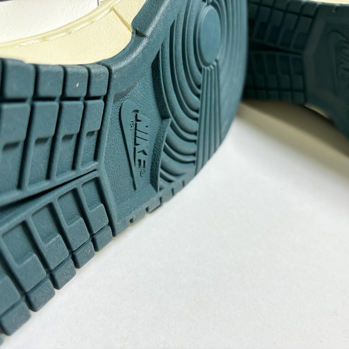 【NEW ARRIVAL】

NIKE

DUNK LOW
sail/deep jungle-coconut milk
fq8080-133
Athletic Department

item.rakuten.co.jp/ltd-online/fq8…