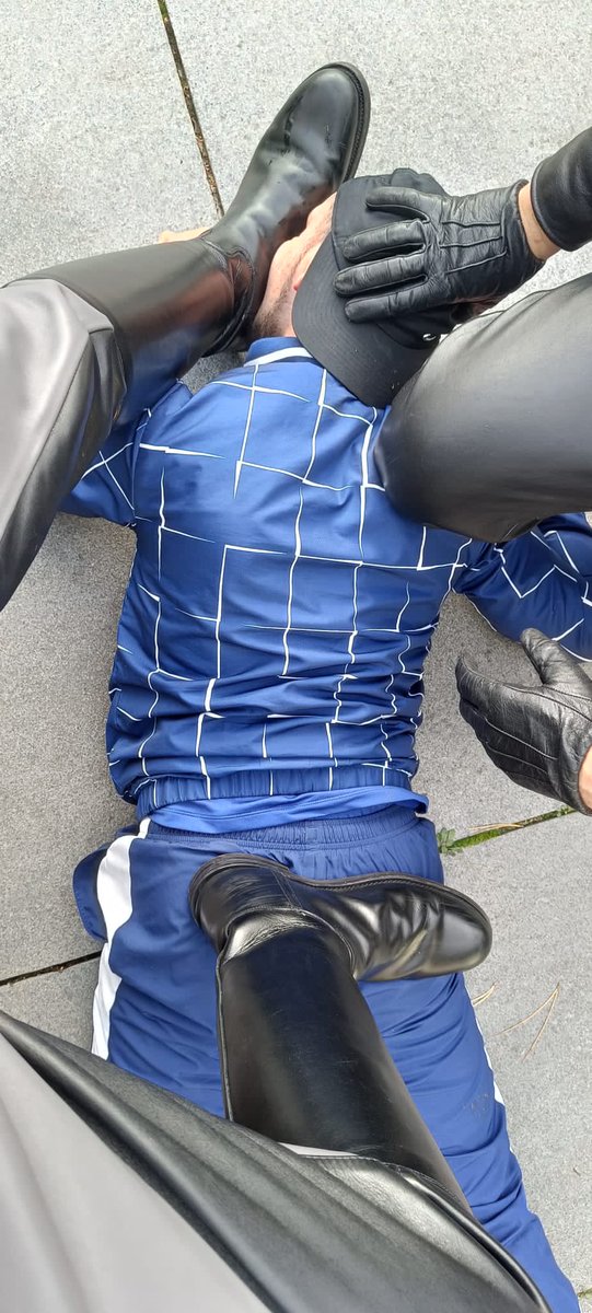 Plutôt survêt de foot ou Lacoste?

Like si tu veux être à ma place 👅
RT si cette place me va bien 😈