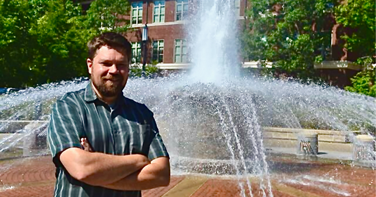 💻 TEACHING FROM A DIFFERENT PERSPECTIVE: <a href="/PurdueToday/">Purdue Today</a> writes about how #PurdueEDU PhD student <a href="/MrBenLathrop/">Ben Lathrop, NBCT</a> is tackling tough research topics for #Education &amp; educators, like dis-/misinformation, critical media literacy tools, &amp; the ethics of #AI. 🏫 🍎 bit.ly/blathrop-11-3-…