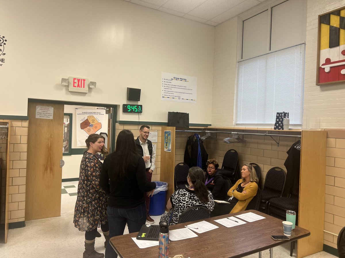 _swelks's tweet photo. Cohort 7 is engaging in a Blended Models jigsaw activity this morning with @Catlin_Tucker! #FCPSVanguard 🧩 https://t.co/uSktoLFKUv