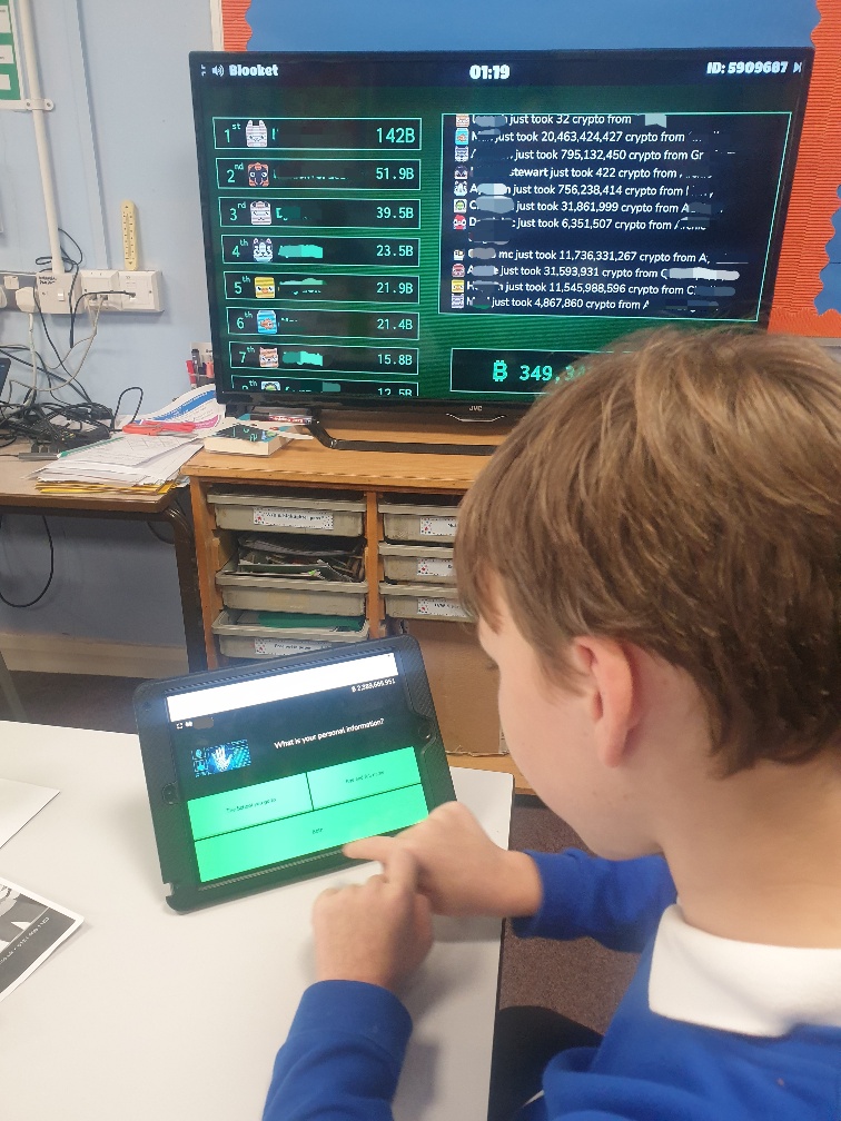 MerPolWirral's tweet photo. Day 2 #MiniPathfinders Project at Manor Primary.
Officers where joined by #MSE who taught the pupils first aid
The illegal money lending team educated pupils on the dangers lending money
#TeamBeb held cyber sessions about how to stay safe online
#PreventionPolicing #Evolve https://t.co/HsT4JzpWIS