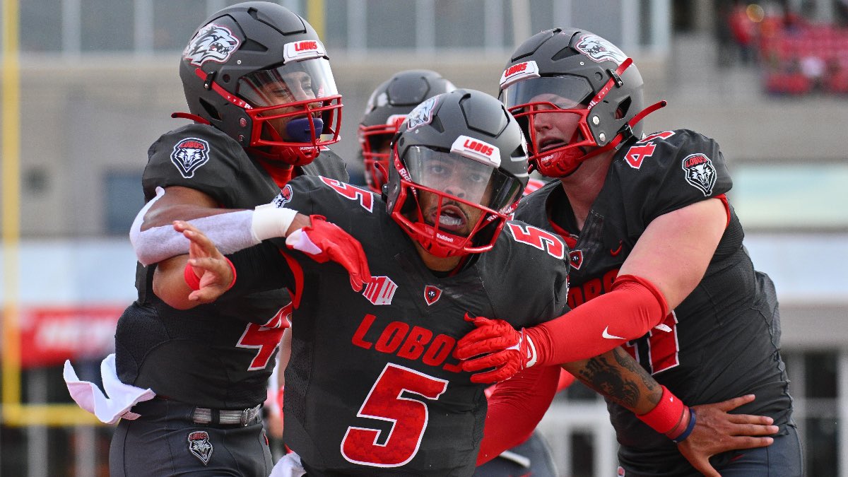 Blessed to receive an offer from <a href="/UNMLoboFB/">New Mexico Football</a>