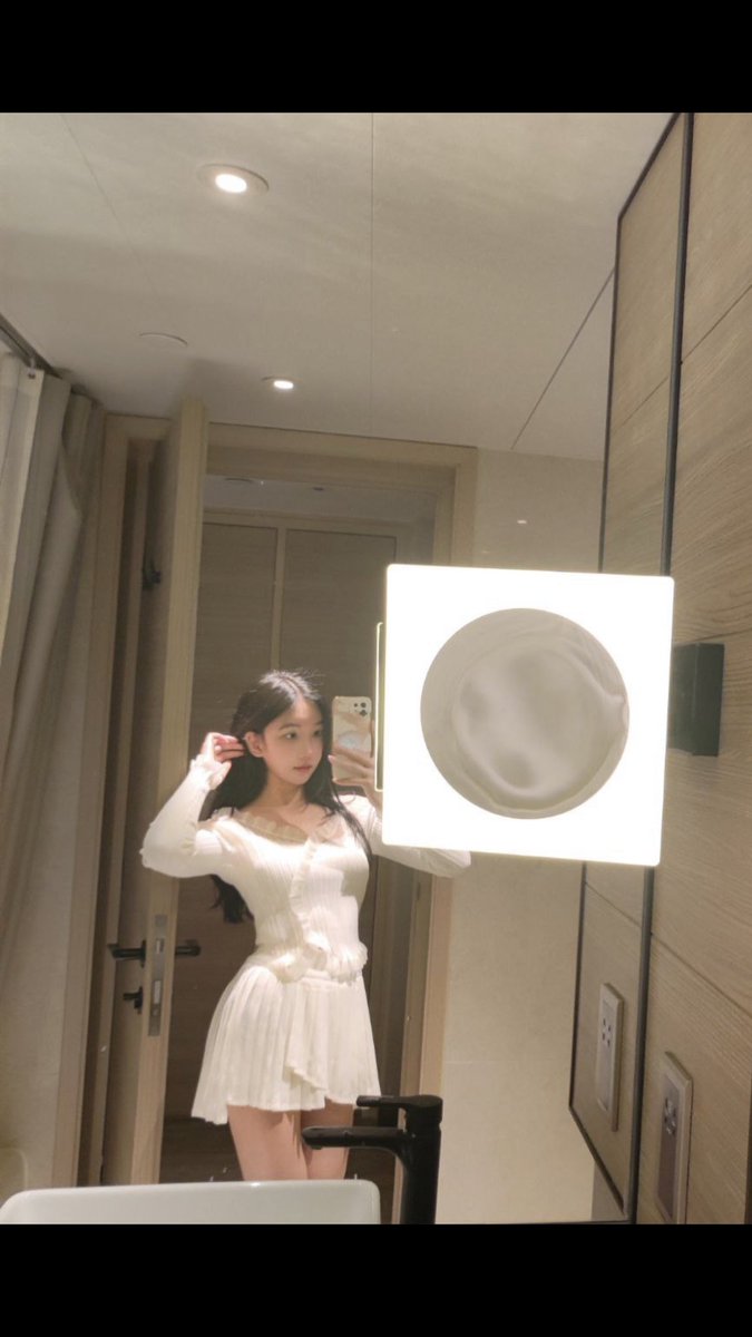 abai028's tweet photo. 潼潼 建设路 6/10 一眼惊艳，人照完全无差，质量很高的嫩妹，胸挺，但不大，掌中宝，高挑翘臀细腿，年轻姑娘特有的多汁紧实，自用女友感。年轻，衣服买的比年纪稍大的老师好看，懂怎么把自己魅力散发出来的那种感觉真的很撩人。上岸过一段时间，刚下海，体验很好。缺点也有无服务无🐍 https://t.co/DbOqWtoIIL