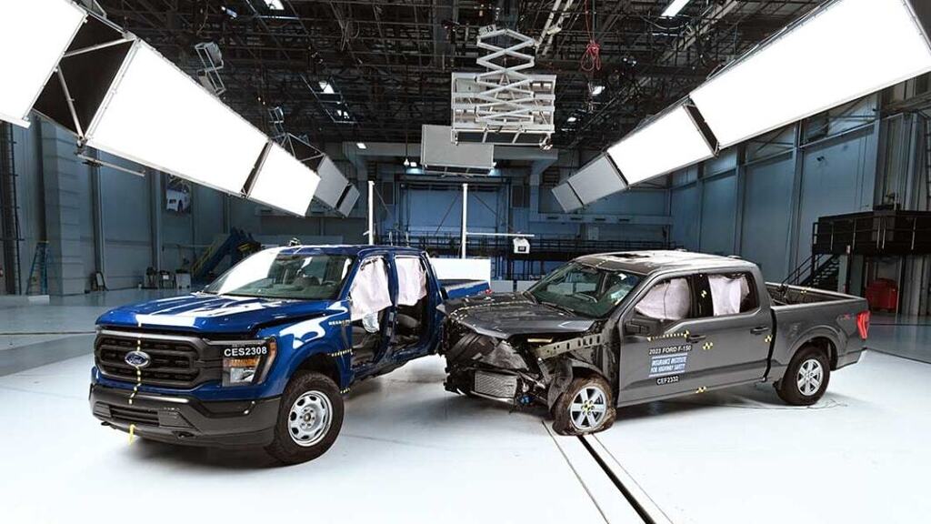 #chevrolet IIHS: Full-size pickups don't do enough to protect backseat passengers