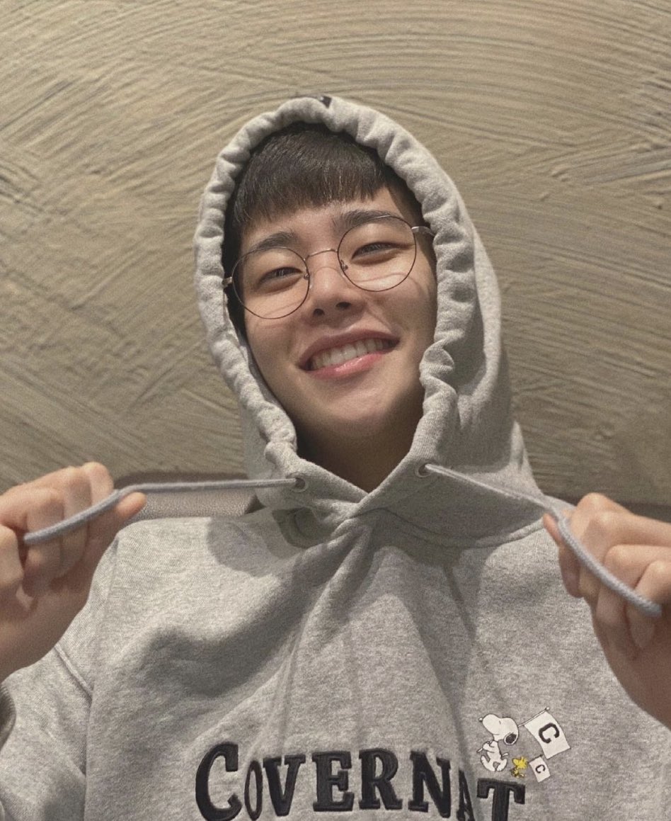 mty_astro's tweet photo. 💜太陽のようなみょんさん💜

ロハにはあなたの存在が無くてはならないのです😊
これからもずっと一緒にいて下さい😍

#아로하의_햇살_명준이가_온다잉
@offclASTRO https://t.co/rNkfGsYMo1