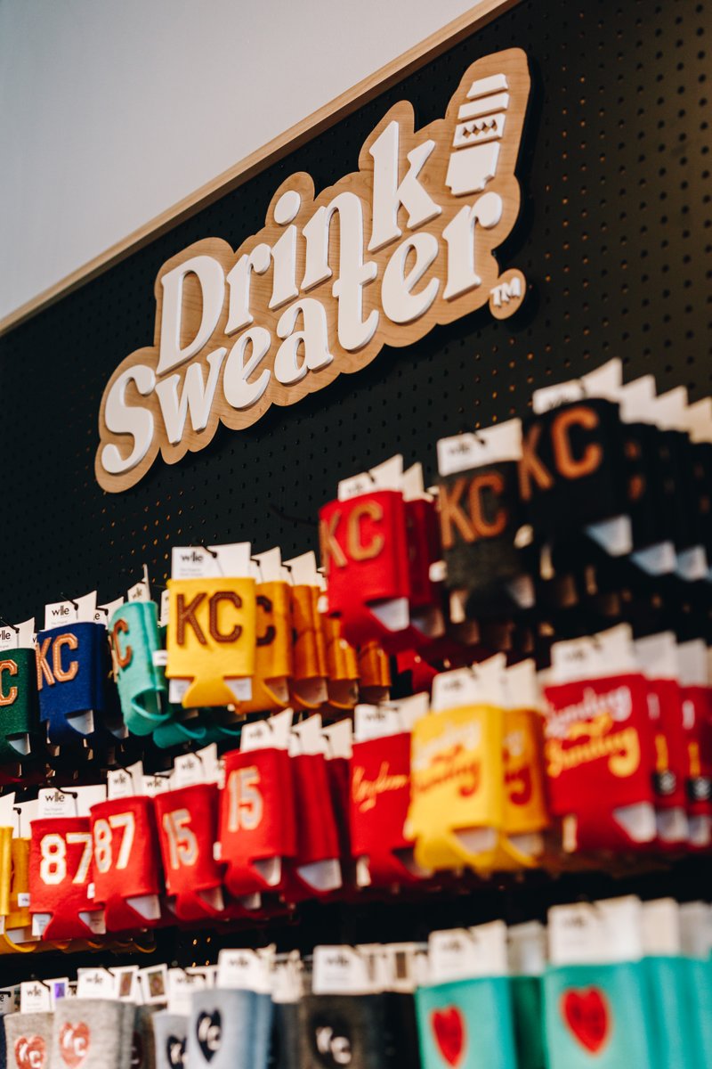 Sweater season for not only us, but our drinks too! The Original wlle™ Drink Sweater harnesses the natural insulating powers of 100% wool to keep your drink cold and your hand feeling good 🙌🏼