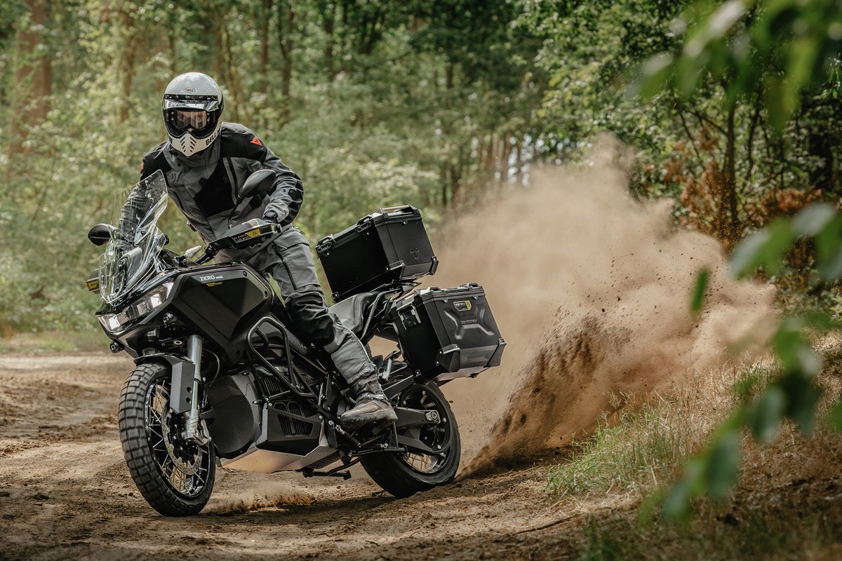 Breaking: New premium Black Forest version of the Zero DSR/X electric adventure bike

ow.ly/w0s850Q53mJ