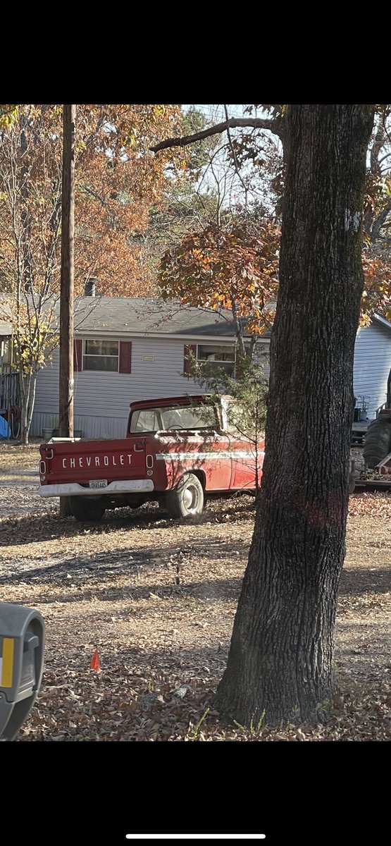 itsMeNoid's tweet photo. Ima put my Card in the mailbox and see if they interested in selling #C10 #Chevy #oldFarm https://t.co/H5CXa4obTW
