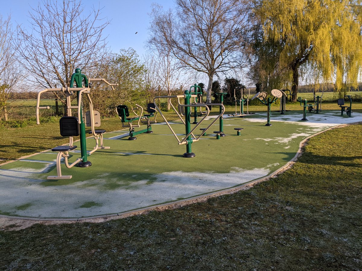 We've visited #Southbourne Recreation Ground before but with two separate outdoor gym areas it's worth a #MondayMotivation revisit:

✅Pull-up Bar
✅Monkey Bars
✅Medium Bar
✅Chest Press
✅Lat Pulldown
✅Parallel Bars
✅Rower
✅Surfer
✅Stretching Station
✅Upright Cycle