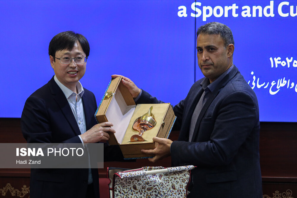 ISNAMEDIA's tweet image. آیین امضای تفاهم‌نامه همکاری مشاوره طراحی و ساخت مجموعه فرهنگی ورزشی

تفاهم‌نامه مشاوره در طراحی و ساخت مجموعه ورزشی و فرهنگی #تهران با شرکت #IPPR #چین  عصر امروز (سه‌شنبه)  ۱۶ آبان ۱۴۰۲ با حضور #کیومرث_هاشمی وزیر ورزش و جوانان امضا شد.

#irani 

isna.ir/xdPW3L