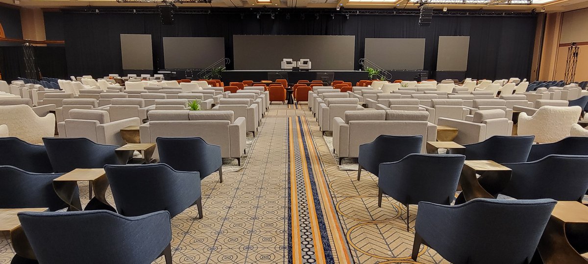 Seating has the power to transform events from ordinary to extraordinary. Large-scale gatherings call for soft seating options that embody the perfect fusion of style, comfort, and creativity.
