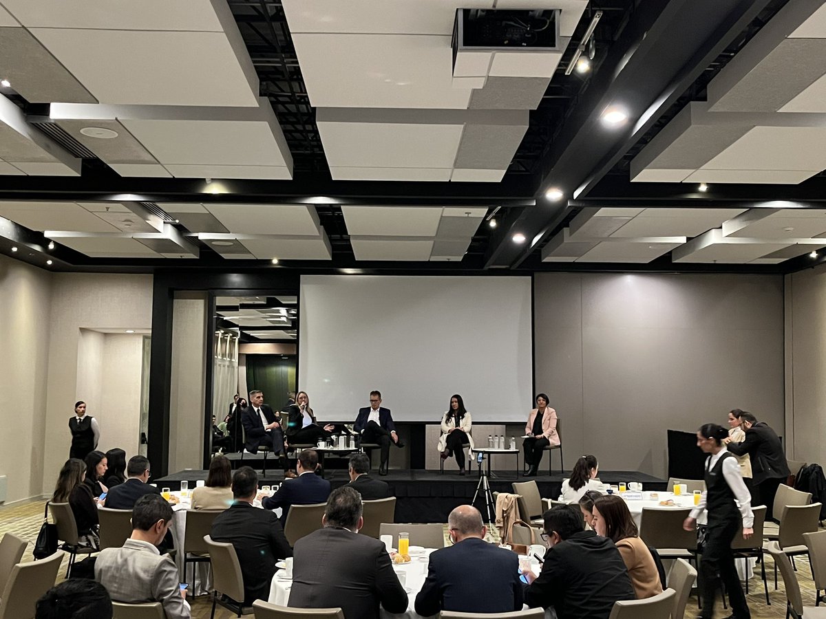 AnaldexColombia's tweet image. #AEstaHora | @javierDiazMo participa en el conversatorio ‘La logística como factor clave para la convergencia regional: un desafío de cooperación multisectorial’, en el marco de la conmemoración de los 15 años de la Política Nacional Logística, organizado por el @DNP_Colombia.