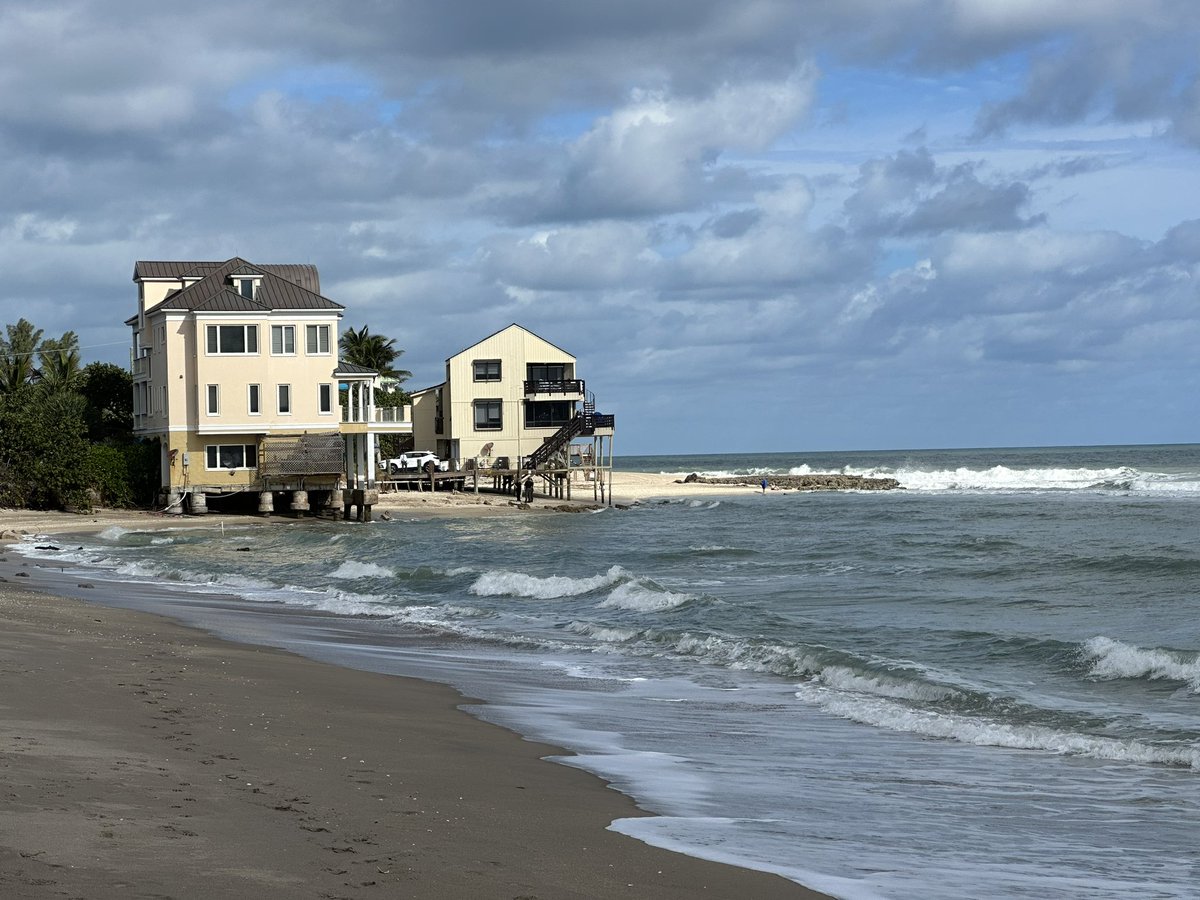 #BREAKING Missing 17-year-old Nick Alincy’s body has just been found in Bathtub Beach. Nick went missing early Monday morning after going in the water in Jensen Beach. <a href="/MartinFLSheriff/">MartinCountySheriff</a> officials are set to talk to us at 10:30am. We’ll have a live report on <a href="/CBS12/">WPEC CBS12 News</a> at Noon.