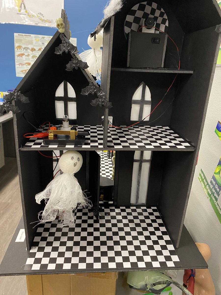 Students made haunted houses for our Electricity class- made circuits to light the windows and open doors. So cool #teachmindful @exploreacademy_ this one.. seriously- amazing #ExploreABQ