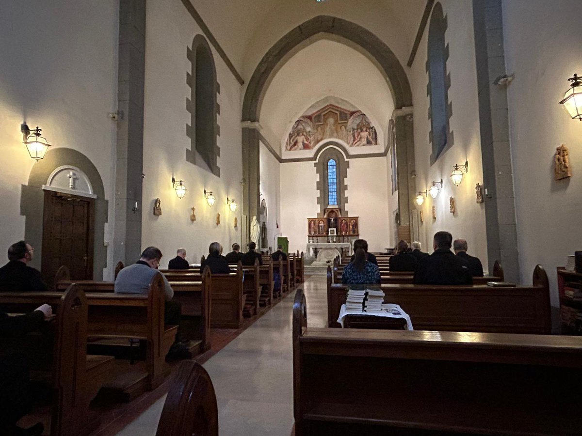 This week Fathers Neil Peoples and Liam Carpenter are in Rome attending the Conference of Diocesan Vocation Directors which began yesterday with a talk by Canon John Carlyle, Spiritual Director at The Beda on ‘what is a priest’ followed by a festal meal at Palazzola. A busy week