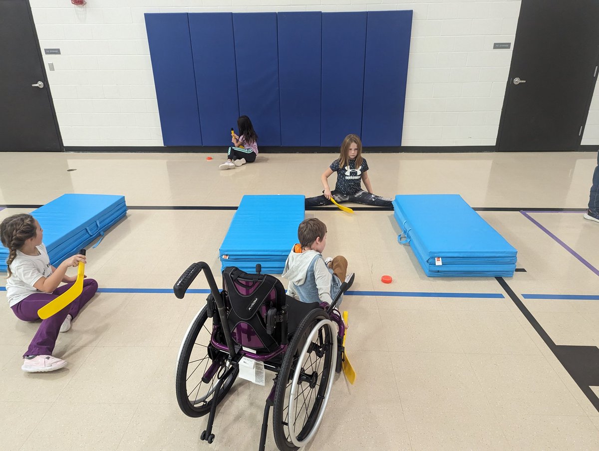 MrBreiPE's tweet photo. These stations are making use of our hockey skills!!  #Physed #InspiringexcellenceLC @OPENPhysEd https://t.co/5RysTajqWT