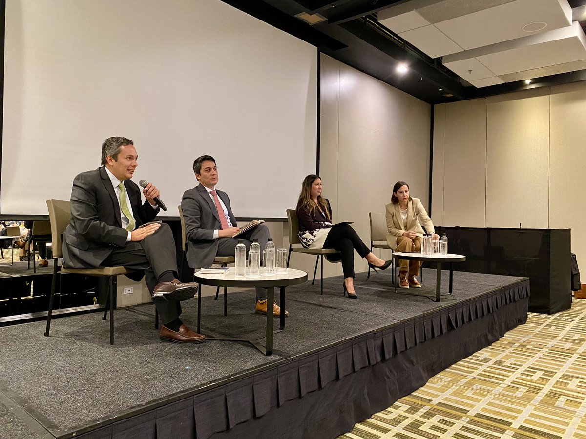 TerminalBogota's tweet image. #AEstaHora 🚍✅ | Nuestra Gerente, @AnaZambr11, participa en la Conmemoración de los 15 años de la Política Nacional Logística de la @DNP_Colombia y @el_BID, en la cual ha tenido un rol importante a través de la estructuración y desarrollo de proyectos logísticos.

🧵👇