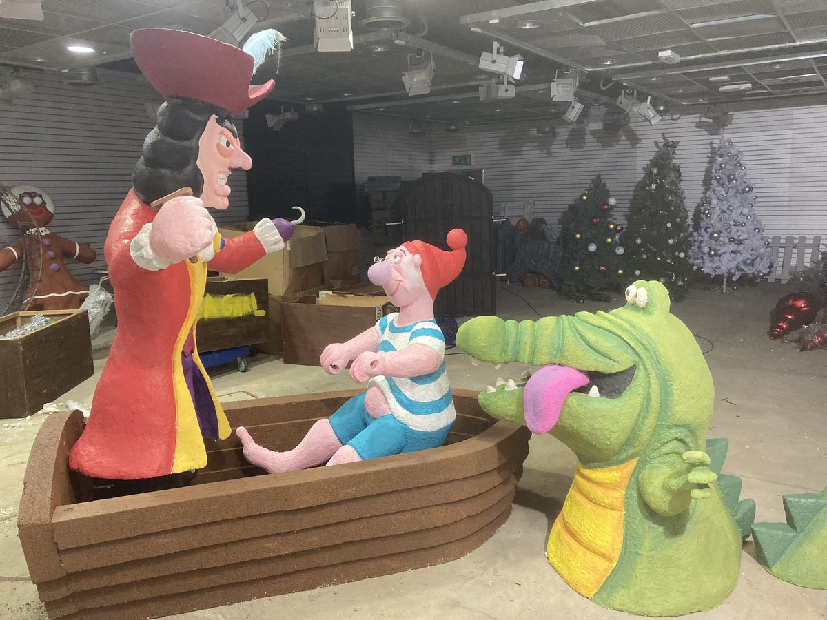 We have teamed up with Neverland Theatre &amp; made a Captain Hook themed Grotto we believe that every child should B able 2 meet Santa at this time of year so our grotto will B completely FREE every child will leave with a small gift &amp; a happy thought <a href="/BBCRadioLincs/">BBC Lincolnshire</a> <a href="/peter_levy/">Peter Levy</a>