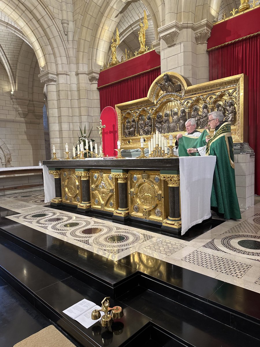 My soul magnifies the Lord. (Sunday Vespers)