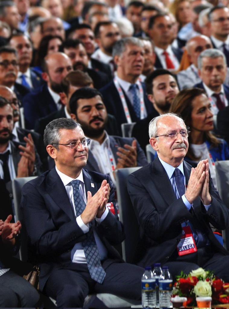 Demokrasi şöleninde kazanan Cumhuriyet Halk Partimiz oldu!
Kuruluşun ve kurtuluşun partisi Cumhuriyet Halk Partimizin 38. Olağan Kurultayı’nda Genel Baş seçilen Sn. <a href="/eczozgurozel/">Özgür Özel</a>'i yürekten kutluyorum.
7.genel Bşk sn <a href="/kilicdarogluk/">Kemal Kılıçdaroğlu</a> ’na vermiş olduğu emeklerinden dolayı yür tşk 🙏🏼