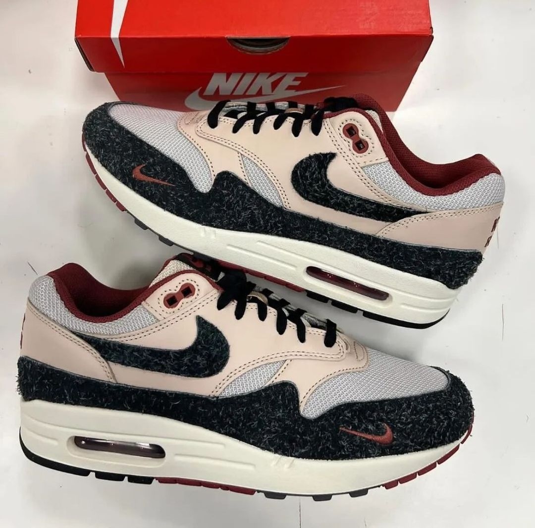 thedropdate's tweet image. The 2.0 trend continues with the emergence of the Air Max 1 'KEEP RIP'N STOP SLIP'N' 2.0! What do you think, a worthy upgrade? Let us know in the comments...

📸: @airmaxalways / @dontblamealik

#nike #airmax #am1 #thedropdate