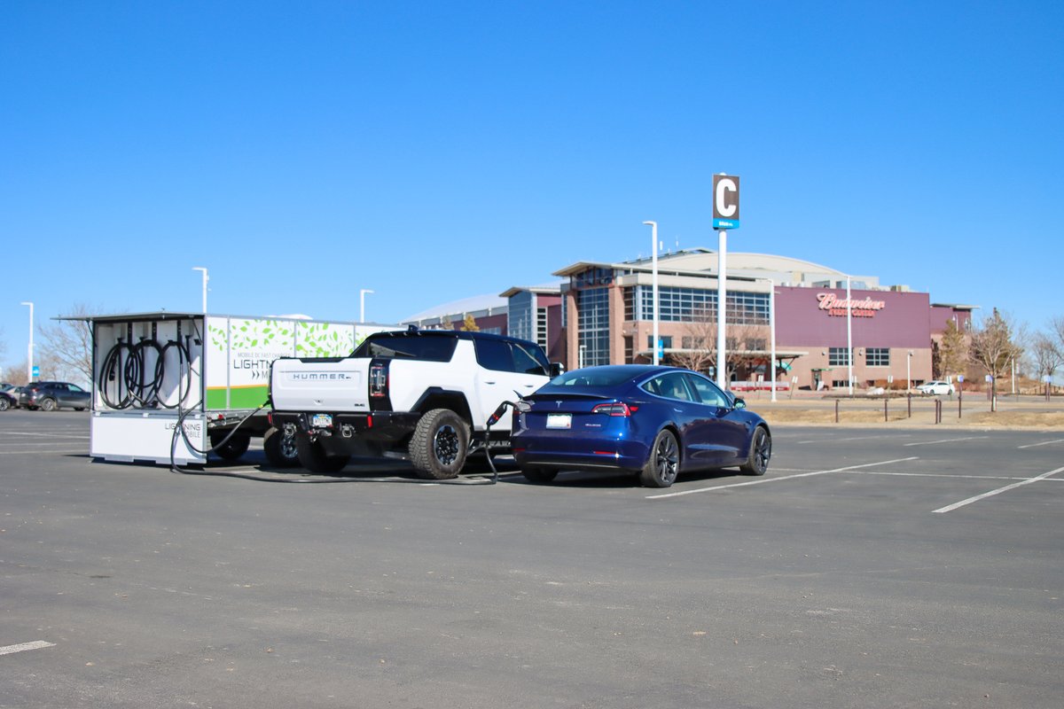 The US has about 50,000 #PublicCharging stations for electric vehicles, compared to an estimated 145,000 retail locations to purchase fuel. 

Lightning Mobile, the perfect solution for grid supplementation.
⚡  bloom.bg/3MyP9uX 

#ZEV #LightningMobile