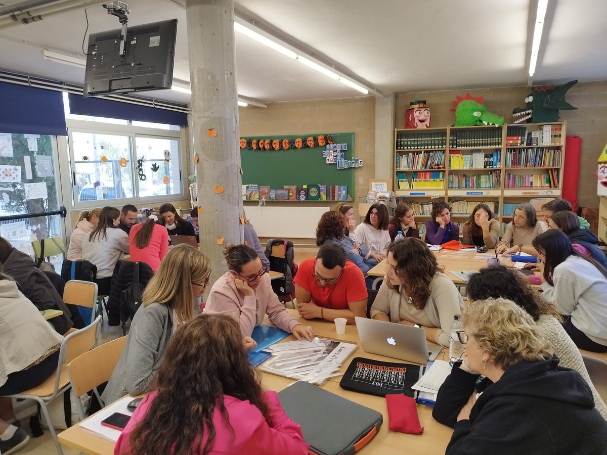 GrciaMireia's tweet photo. Assessorament a l'@Esc_ElsEstanys. Continuem prenent acords i establint objectius de millora vinculats a la perspectiva de gènere. Molt bona feina per part de tot l'equip docent!Seguim!✨💪🏼✅ #aprenentatgentreiguals #compartint #construint #treballenequip #demicroamacro https://t.co/gMsRH4BHLt
