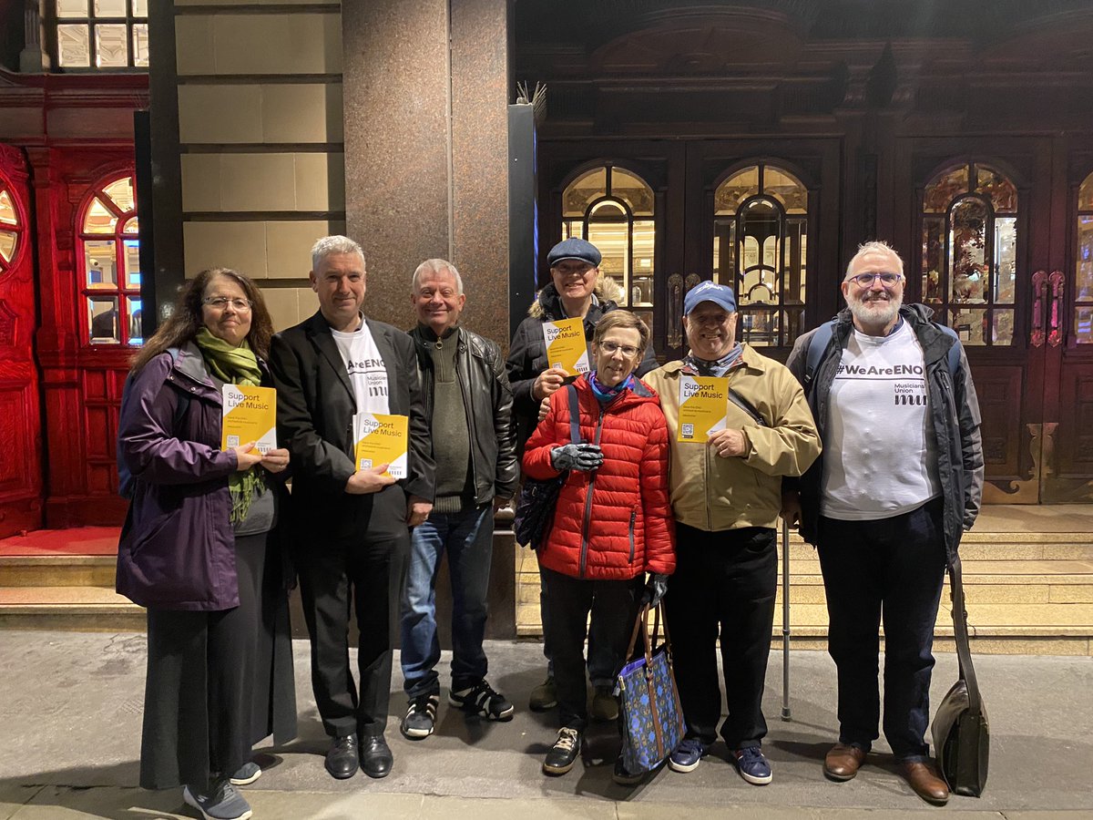 ✊ MU members were outside @E_N_O leafleting ahead of tonight’s performance of La Traviata ENO is planning to axe 19 posts in the orchestra & employ the remaining musicians on part-time contracts Some musicians will lose 70% of their work #WeAreENO