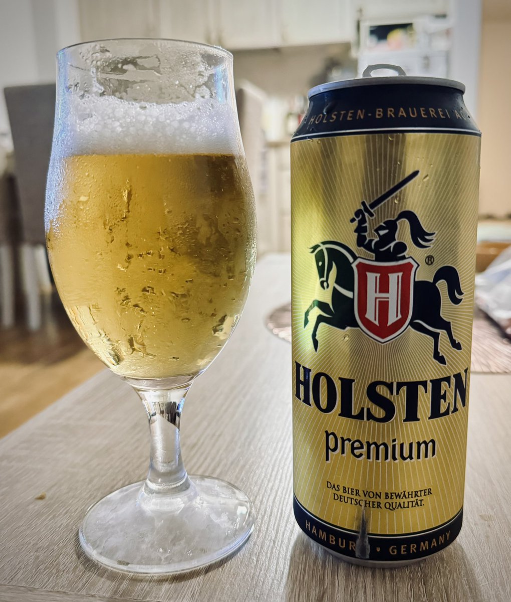 VedatAygul's tweet photo. Kaliteli markaların 1/3 fiyatına rağmen (buradaki fiyatı 0,55Euro) oldukça keyifli bir içimi var. Başarılı 👍 #HolstenBeer #Holsten #GermanBeer https://t.co/eYXBNhP3qd