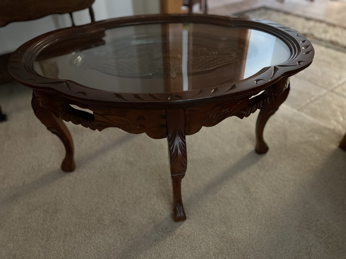 HafaMawree's tweet photo. I have an online auction that closes Friday at 9 p.m. It has this really great Hollywood Regency Couch, Club Chair, and Coffee Table all in perfect condition. If you don't live close and want this we can find a shipper https://t.co/mhMpg2OTW5