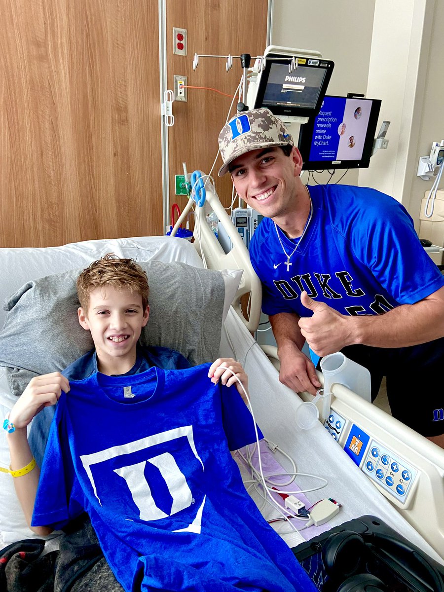 Two thumbs up for Harry spreading some more love at <a href="/Duke_Childrens/">Duke Children's</a> today!